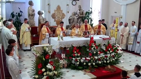 Ereticul Ecumenist Vasile Anghel ÎMPREUNĂ RUGĂCIUNI cu VATICANIŞTI(Fărcășel Francisc) la Messă,Sagna
