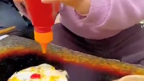 Chinese_burger_Fried_eggs_with_tomato_sauce