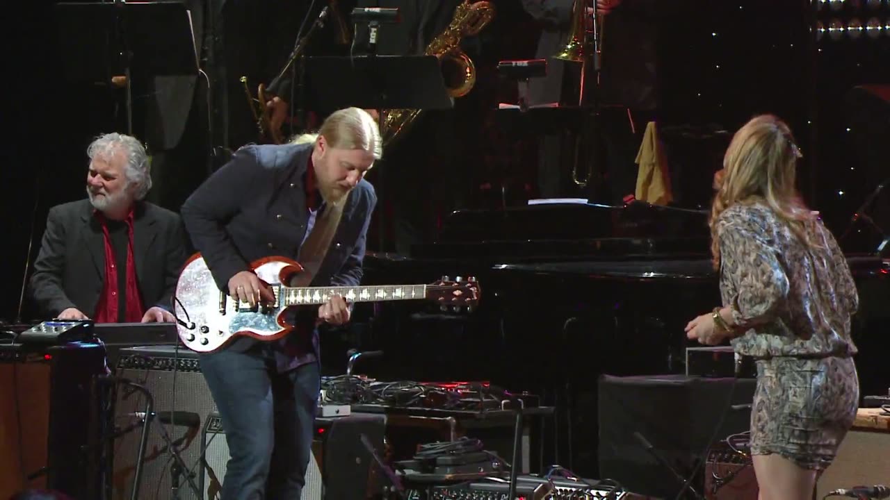 Stand Back - Susan Tedeschi & Derek Trucks (live)