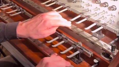 THIS IS THE TRAUTONIUM -AN ELECTRONIC INSTRUMENT FROM THE 1930s THAT SOUNDS LIKE IT’S FROM ANOTHER PLANET
