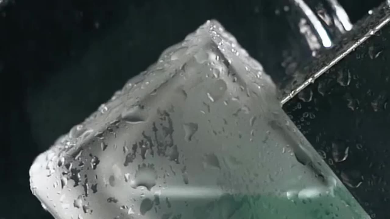 Skin Chemistry Isn’t Why Your Scent Changes (60s Truth)