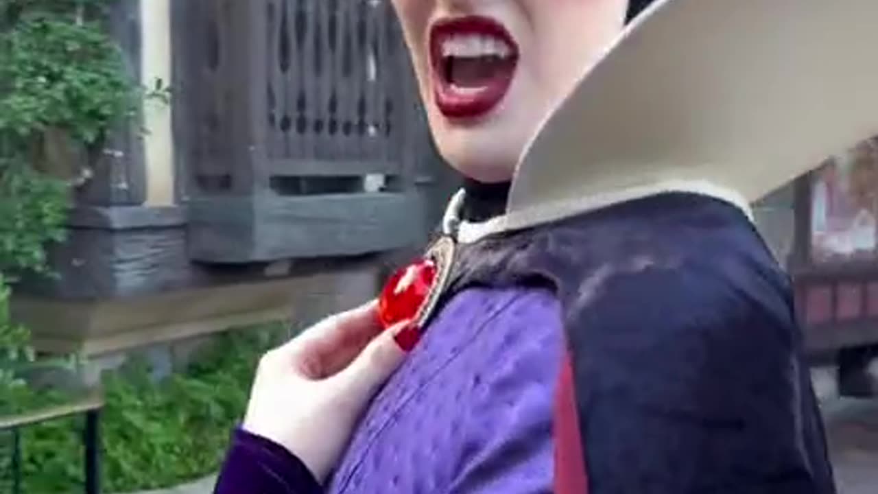 The real Evil Queen. Her acting is so good, it doesn't even feel like she's acting.