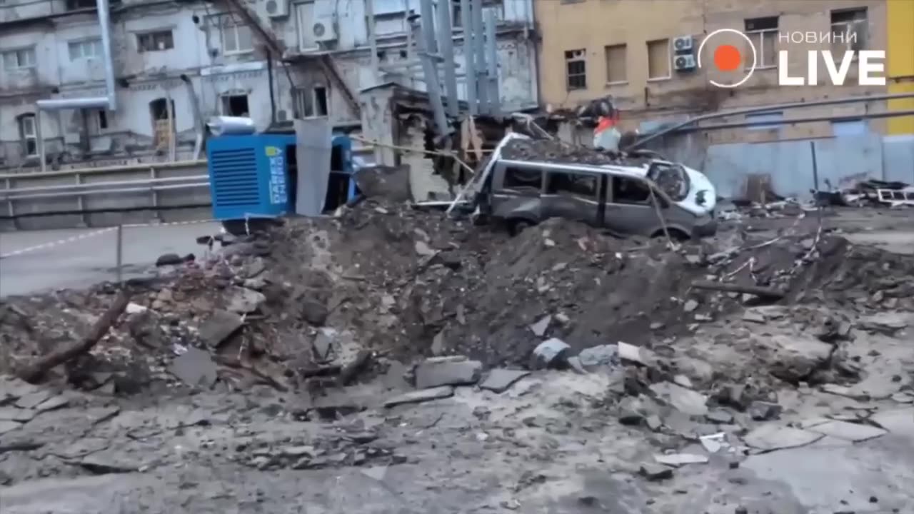 😳 Kyiv, Obolon. A crater from the ballistic missile.