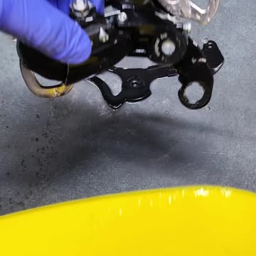 How to disassemble and clean a bicycle rear derailleur
