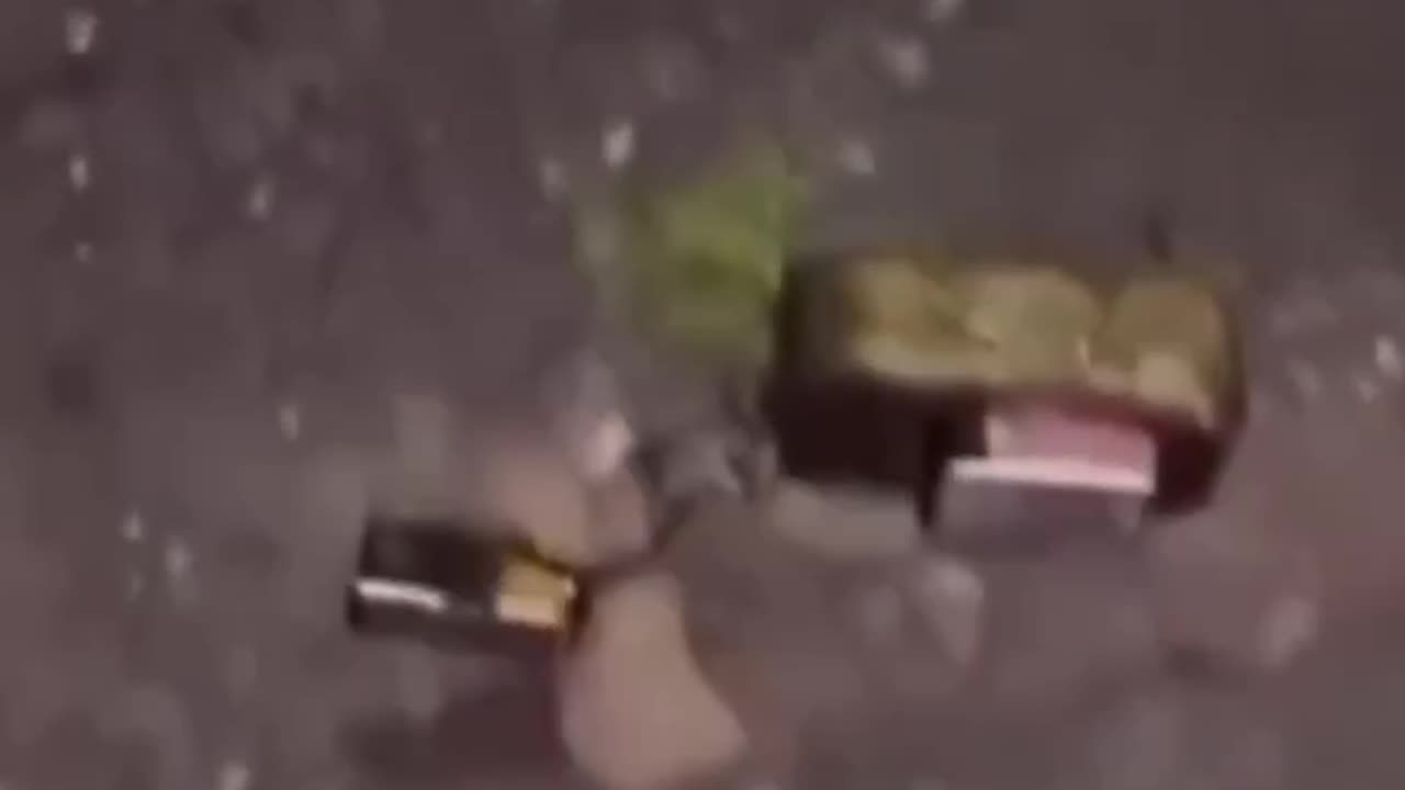 #Ireland 🇮🇪: Irish Police Forces captured a Drone carrying Explosives in the city #Dublin.