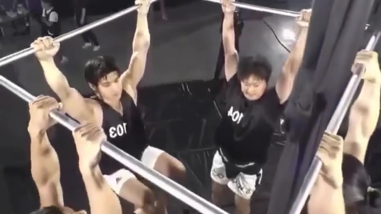 Monkeybar kick fight