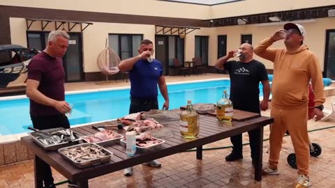 ШАШЛЫК из МОРСКОЙ РЫБЫ в ГОСТЯХ у ЮРЫ. ENG SUB