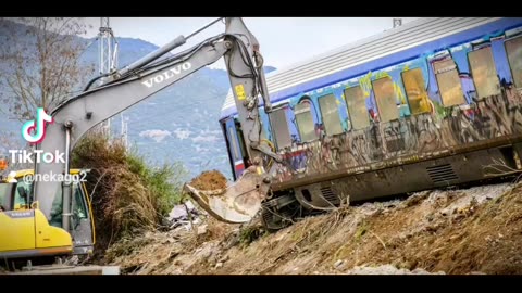 Φαγάνα σκάβει σε μεγάλο βάθος όλη τη νύχτα για να εξαφανίσει το χώμα
