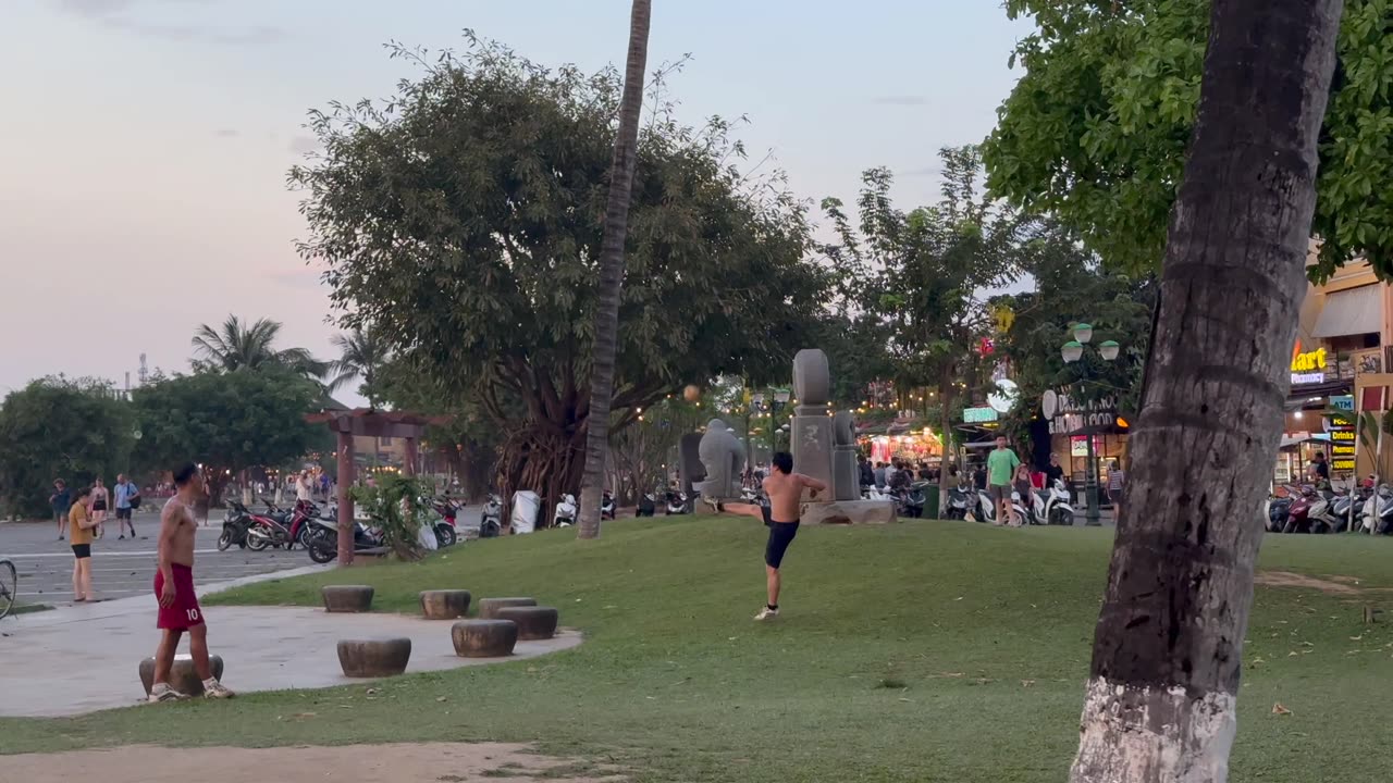 Walking around Hoi An, Vietnam (Part 2)