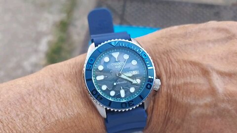 SEIKO SCUBA-DIVER 7009A 42MM CAMOUFLAGE WRISTWATCH .