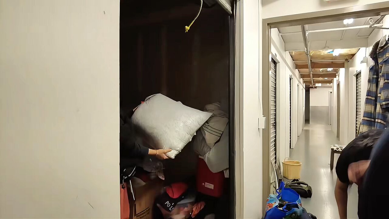 Buying a $40 storage unit and flipping it