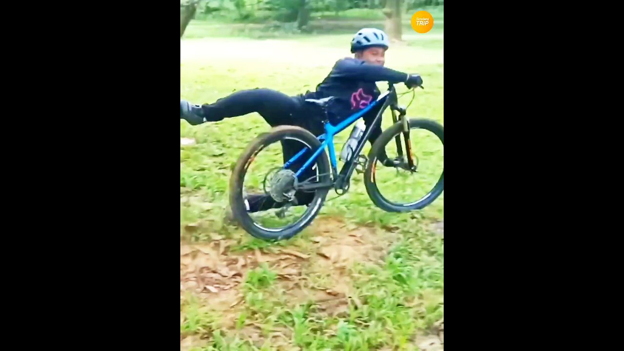 Simplang Trip 163: Bicycle exhibition jump accidentally fell down to sit ups exercise.