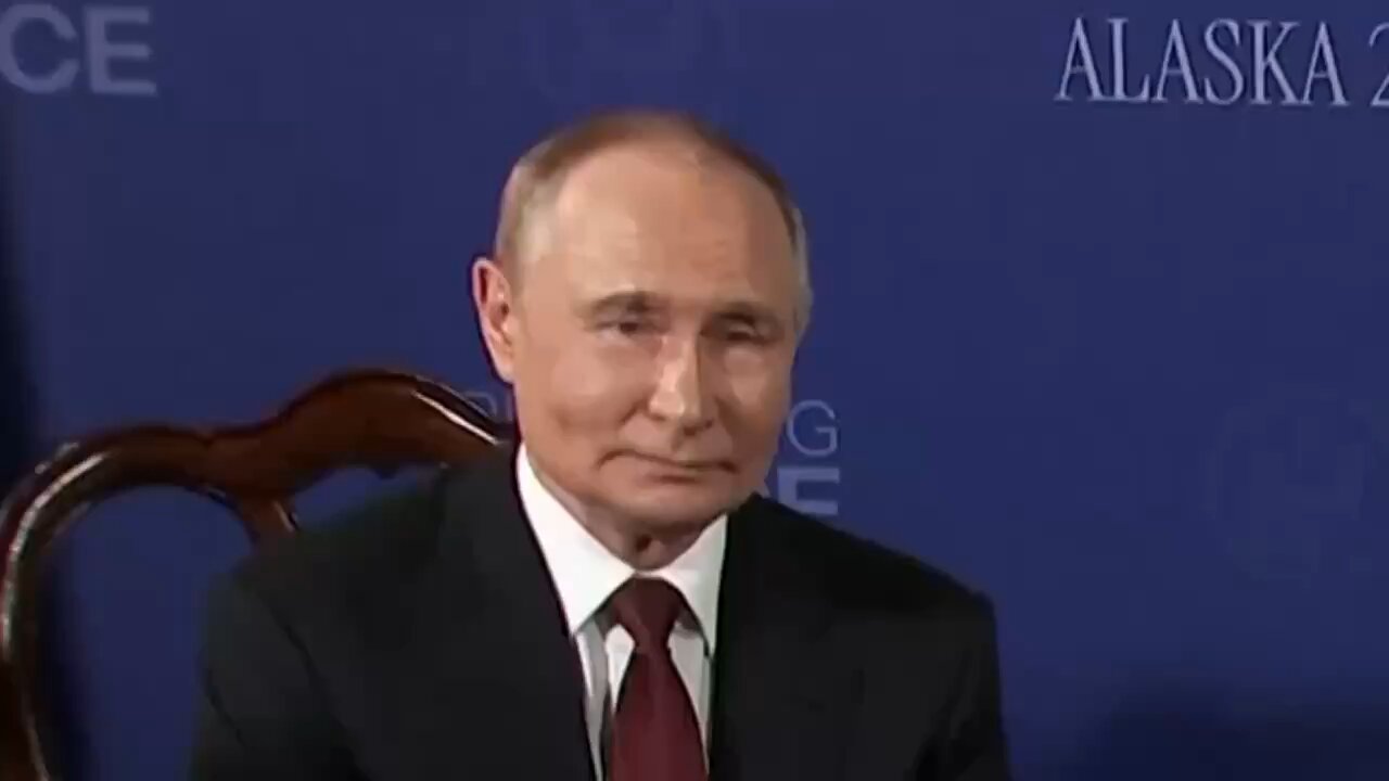 Putin reacts to American press pool shouting questions 🤨