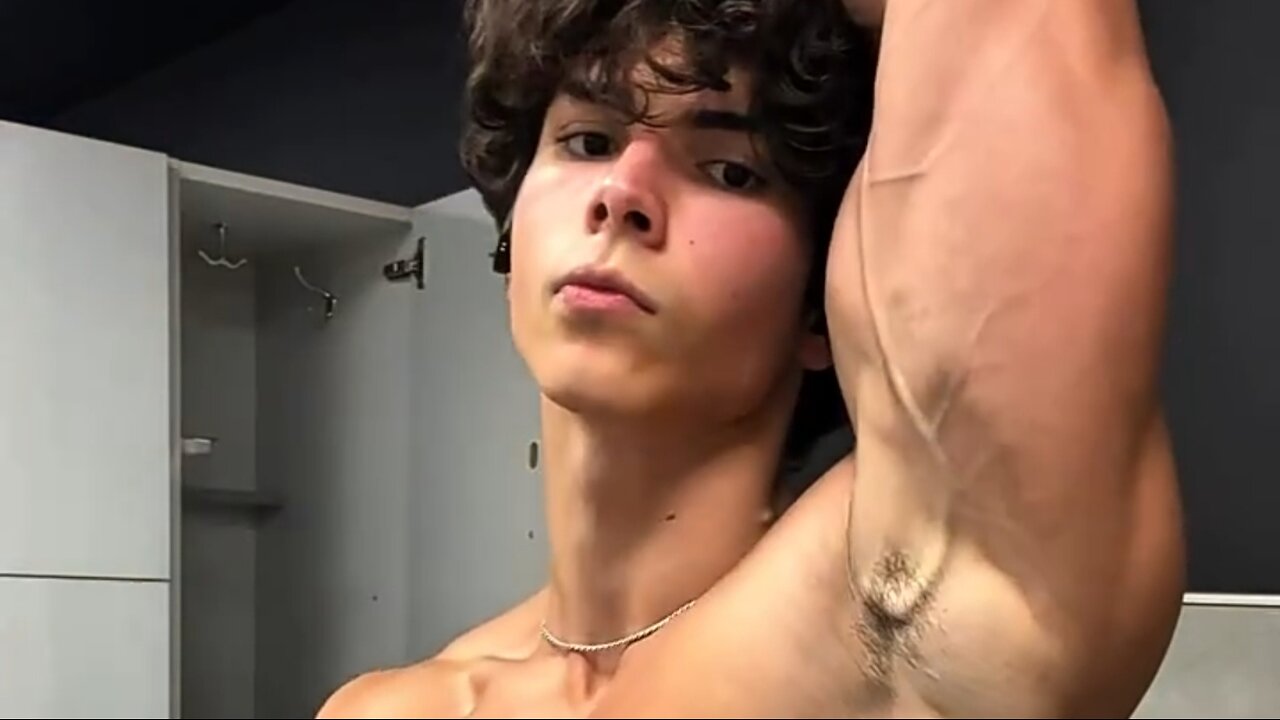 Young bodybuilder flexing muscles