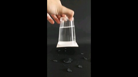 Observe este copo com água #ciência #experiment #química Observe este copo com água #experiment