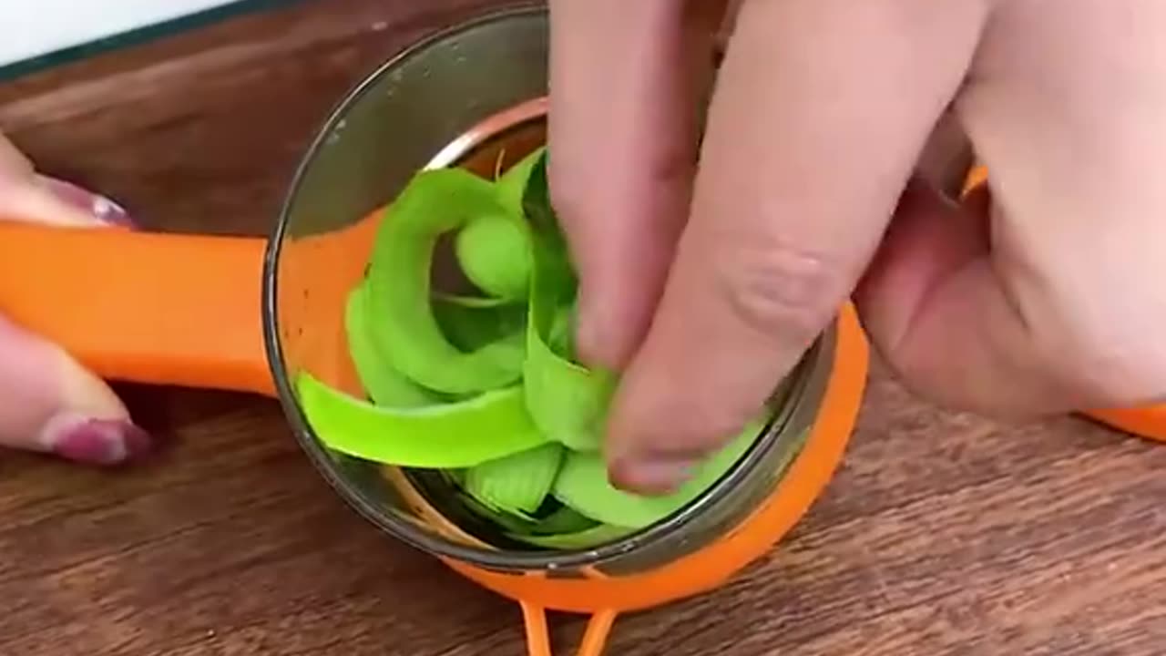 2-in-1 Fruit & Veg Peeler 🍎
