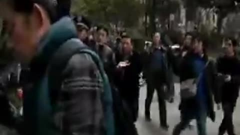 Censura na China: China proíbe correspondentes estrangeiros de cobrir os protestos contra o regime. 2011/04/20