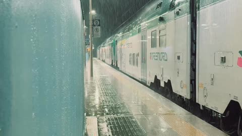 Heavy rain suddenly falls on Milan, despite the heat 🌧️💤 #thundersounds #rain #rainoundforsleep