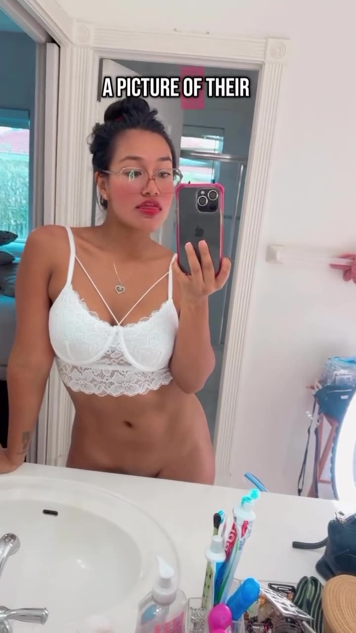 Hot girl dance no panties