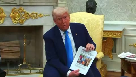 South African President Cyril Ramaphosa confronted as Trump presents him with news