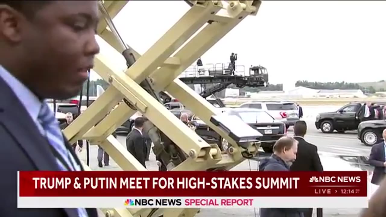 Putin grins from inside Trump's presidential vehicle at Alaska arrival ceremony