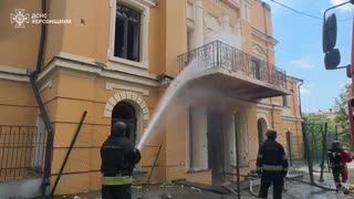 🚒🛡️ Ukraine Russia War | Firefighters in Kherson Dodge Drone Threat During Blaze | RCF