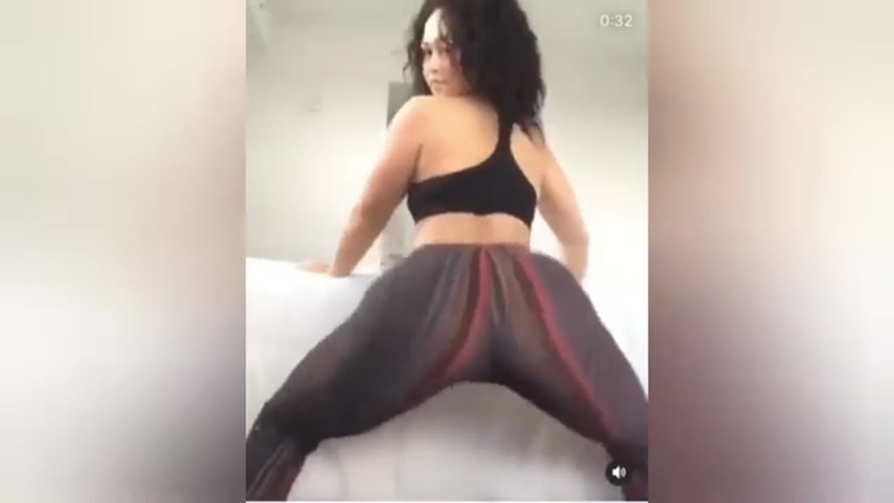Crazy Gals Twerking Fast