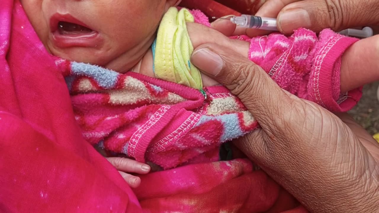 Newborn baby injection crying video bcg vaccination