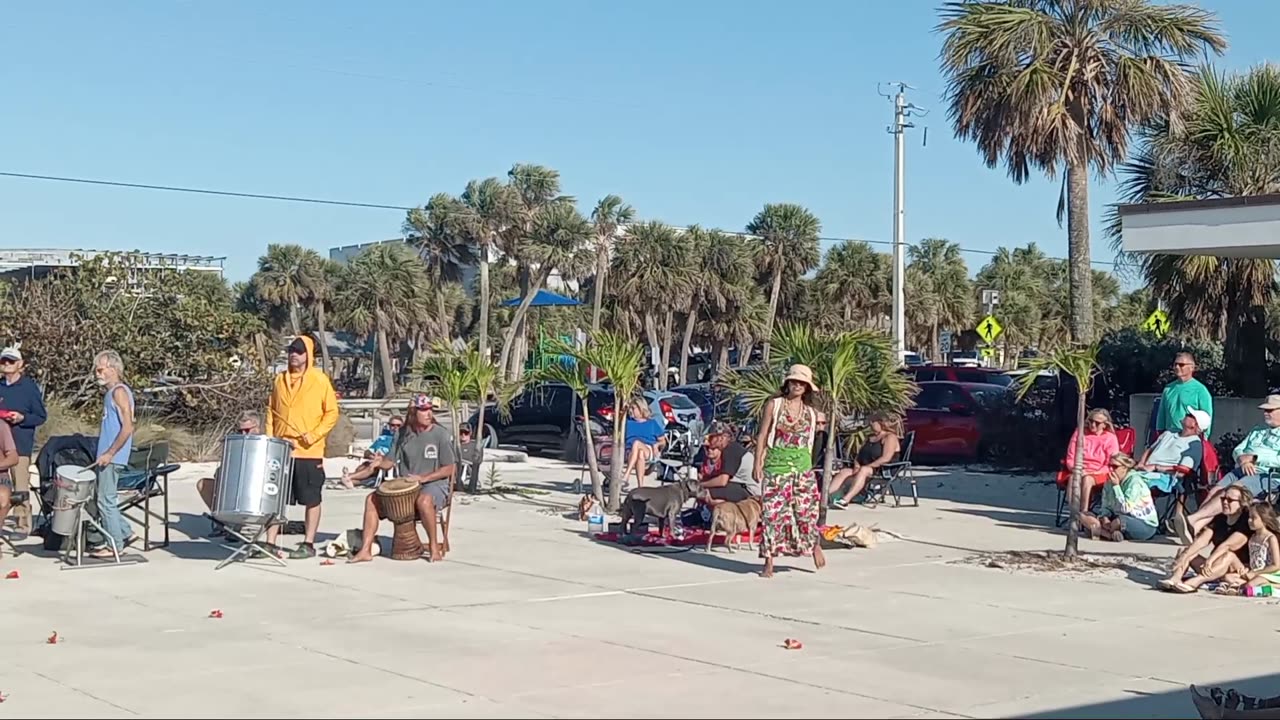 Drum Circle 🥁 doggies 🐕 at the circle