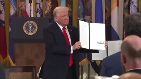 🔥FINALLY🔥 Trump officially signs Executive Order to begin closing the Department of Education