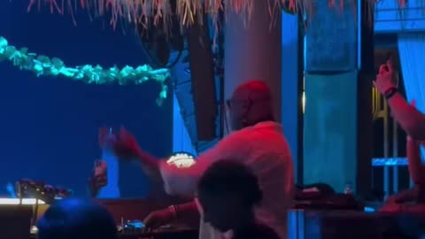 CARL COX PLAYING HORATIO - DIVERTIR AT SAVAYA BALI