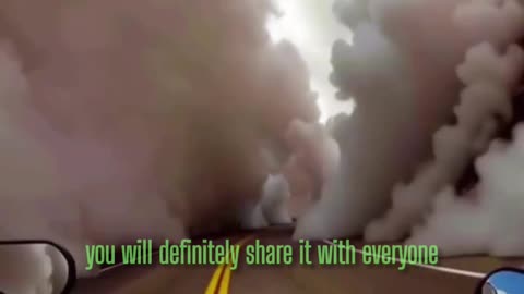 “মেঘের উপর চীনের হাইওয়ে! 🌫️🔥”