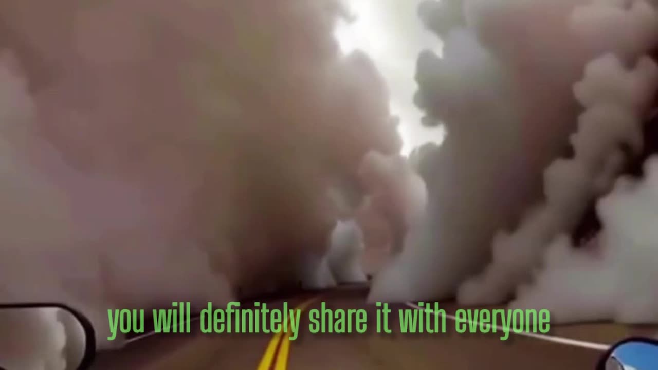 “মেঘের উপর চীনের হাইওয়ে! 🌫️🔥”
