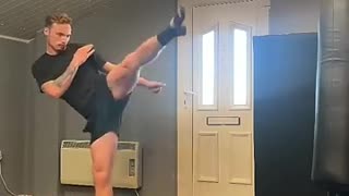Viral: Powerful Taekwondo Kick Tutorial