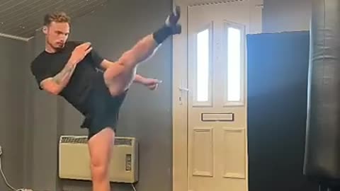 Viral: Powerful Taekwondo Kick Tutorial