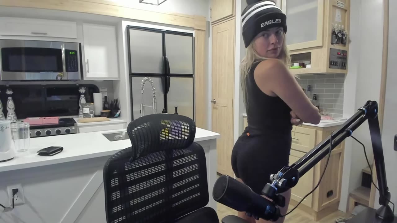 Her Curves🤯
