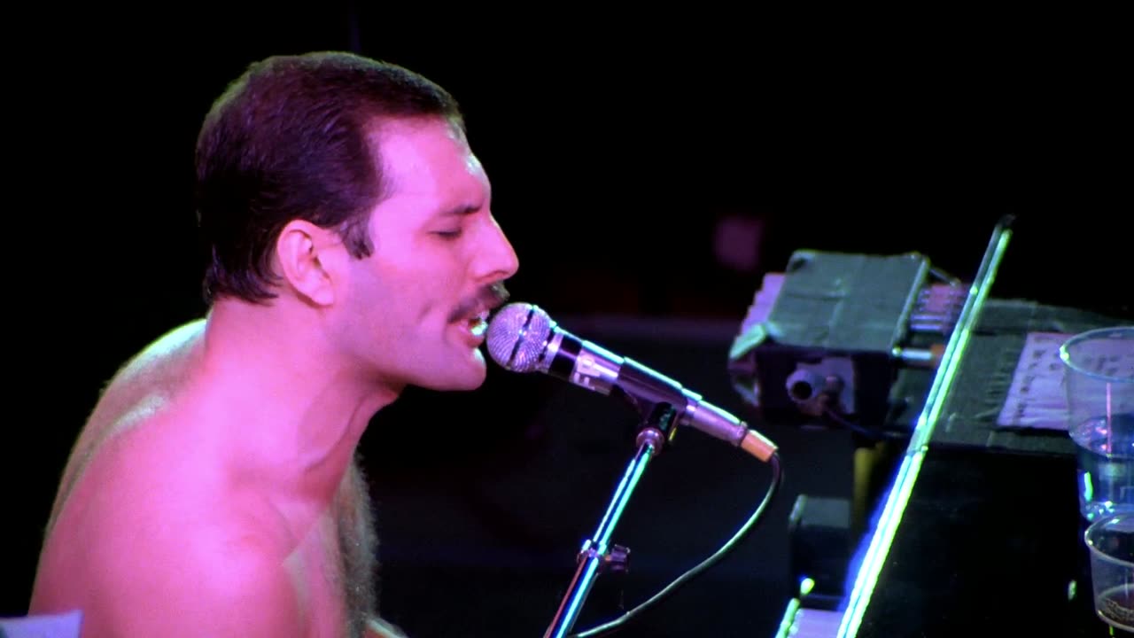 We Will Rock You...We Are the Champions - Queen (live)