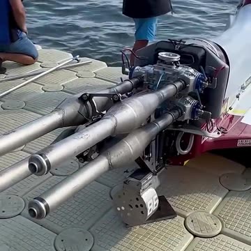 An adjustable exhaust and it can go over 100mph! 😱🔥 I 🎥: @europeanpowerboatracing #boat #speed