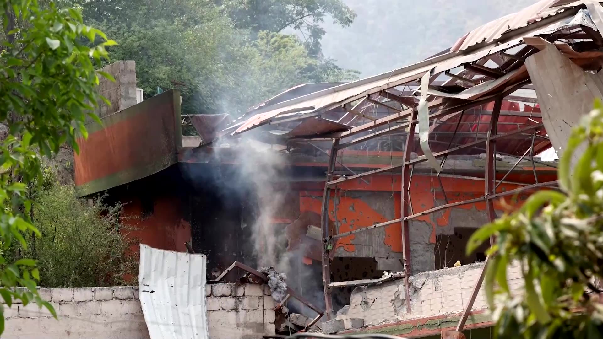 Trump offers to help India and Pakistan as tensions rise