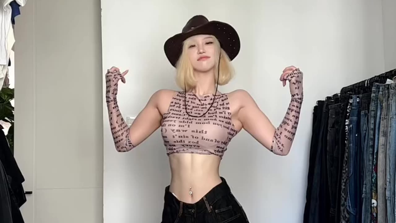 Blonde or sunshine, I can't tell the difference anymore