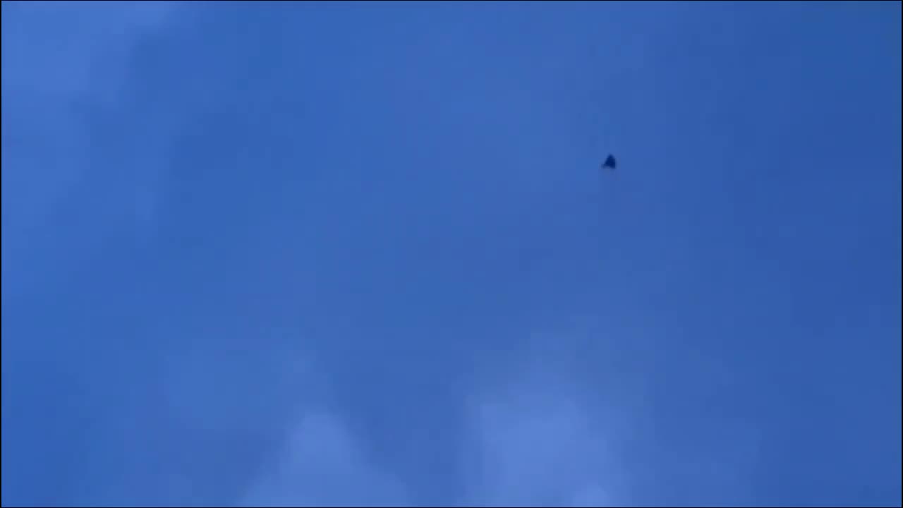 Russian "Geran" Drone Flies Over Vilnius