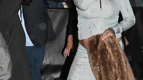 Rihanna Confirms Pregnancy & R9 Album! No Delays, Just a Few Videos Planned - WorldEye