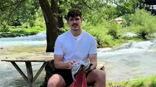 Donating sneakers to the German Red Cross equipped with tracker