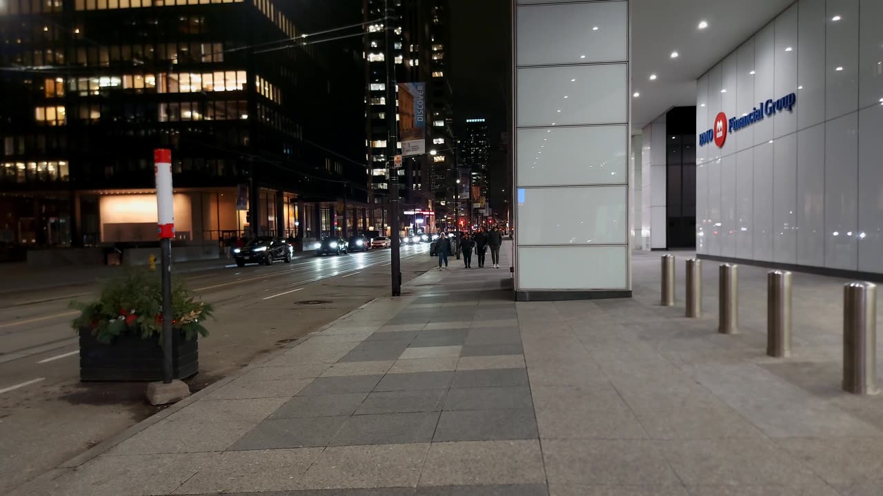 【4K】Downtown Toronto Friday Night Walk 🌃 Nightlife Canada 🇨🇦