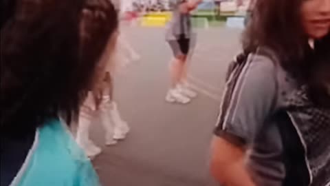 Streamer lets girls spank her