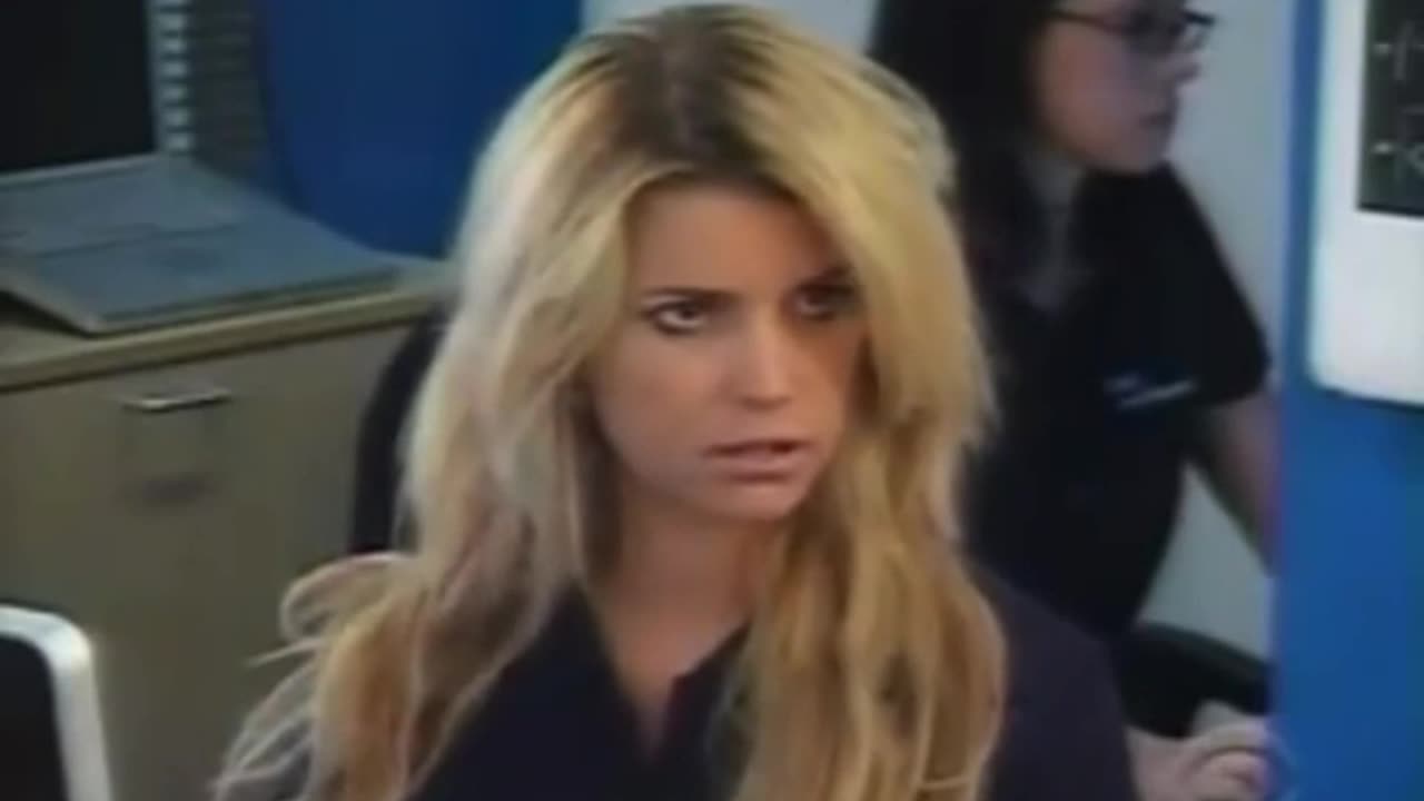 Jessica Simpson working at a computer store