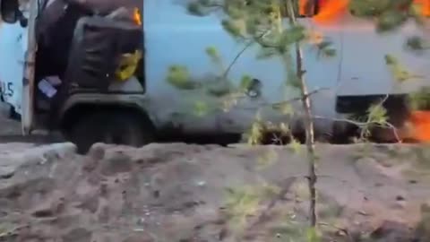 🚗🔥 Unsuccessful attempt by the occupiers to leave Pisky in the Donetsk region.