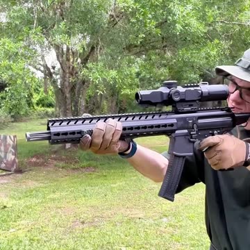 MPX配备Monstrum LPVO瞄准镜 #国外合法拍摄国内请勿模仿 #武器科普 #实弹射击 #男人减速带 #靶场射击