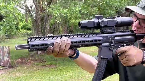 MPX配备Monstrum LPVO瞄准镜 #国外合法拍摄国内请勿模仿 #武器科普 #实弹射击 #男人减速带 #靶场射击