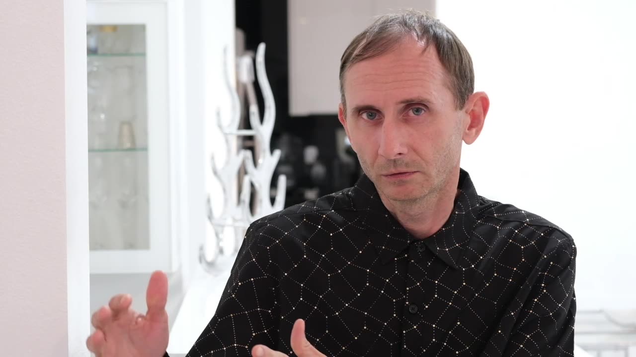 Будь осторожен с обманщиками и их уловками или сетями, которые пугают нас концом света.